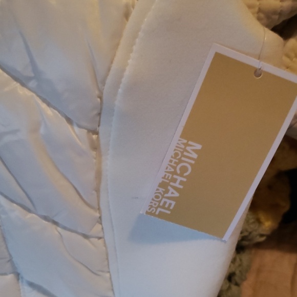 Michael Kors womens puffer vest - Picture 6 of 8